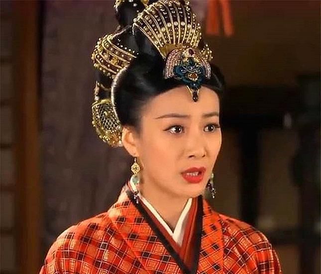 羞辱|芈月传：难怪在燕国的芈茵一定要杀死芈月，看芈月是怎么羞辱芈茵的？