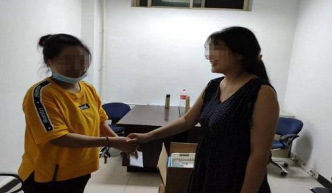 地摊|地摊购物起纠纷，路北民警这样做