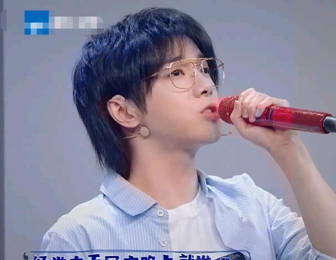 粉丝|华晨宇的《王牌》现场表演,谁关注他的话筒粉丝们非常自豪