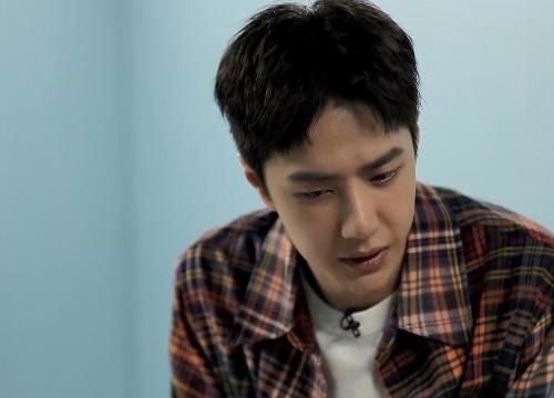  赵丽颖|赵丽颖跟王一博吃煎饼果子，他跟老板讨论做法，不料被赵小刀怼