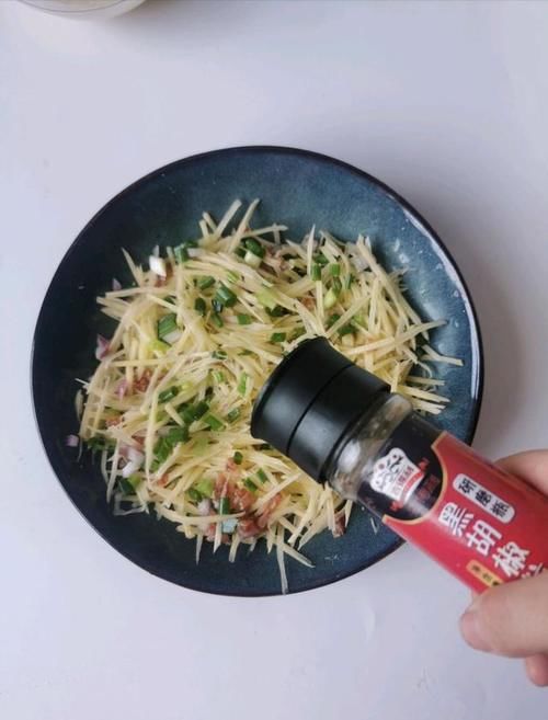 们需|松软弹牙土豆饼,夏季消暑必备,皮薄馅足孩子一口气能吃3个!