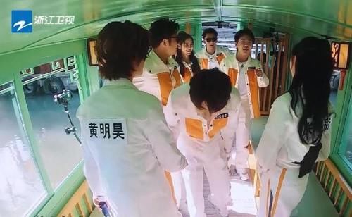  节目|叫“关晓彤”不亲切，“晓彤”又不合辈分，谁注意郭麒麟的叫法？