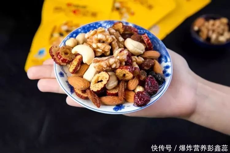 每天吃点坚果，到底对健康有益还是有害？2种坚果，应当少吃点2023