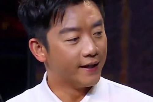  撕名牌|吴谨言口误说错《奔跑吧》名字，李晨当场纠错，蔡徐坤的表情亮了