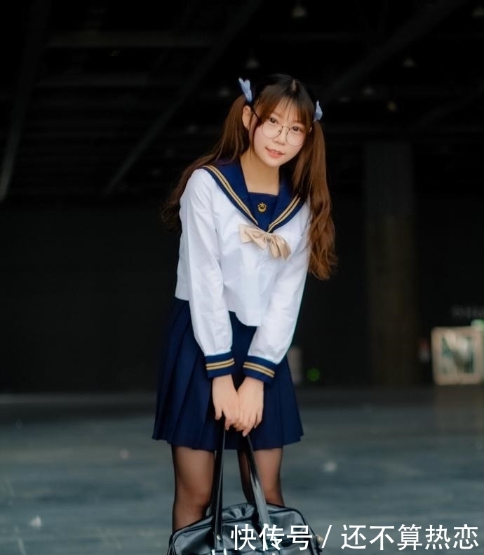 丝袜|你不知道的黑色丝袜配水手服的秘密