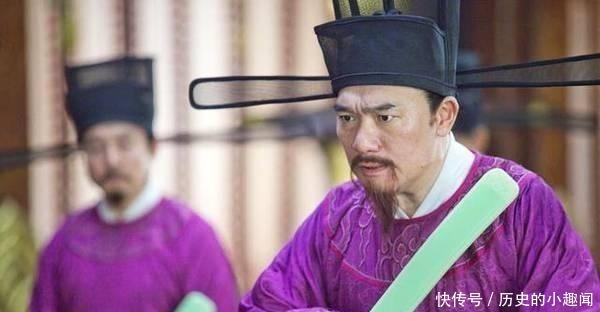 出声|村霸门前一对联,上联“一二三四五六七”,寡妇一看下联笑出声