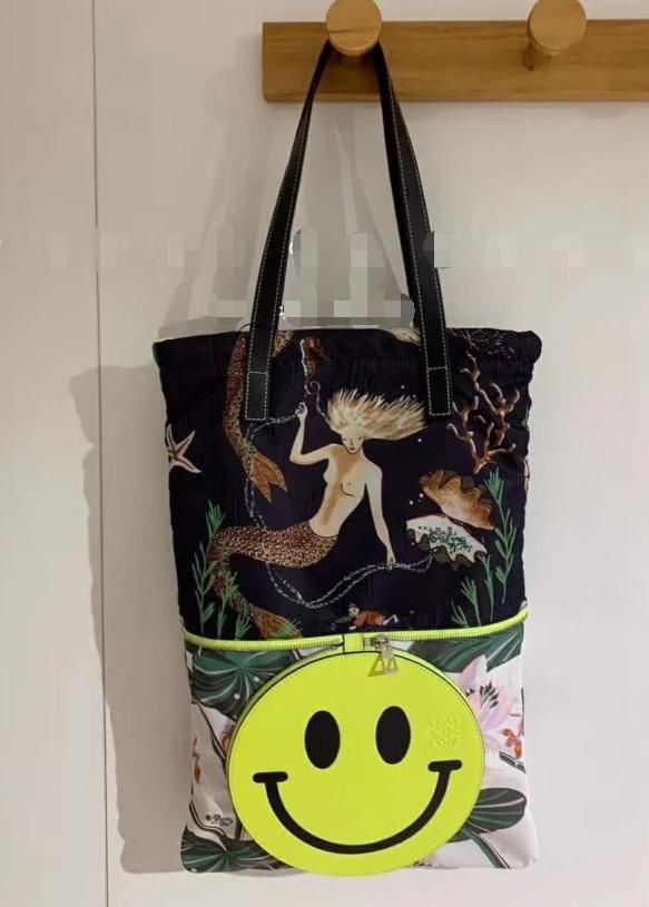 故意|赵丽颖把包"打码",以为故意引争议,看清图案:才懂欠她一句谢谢