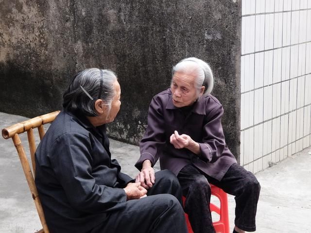 老人|三位老人的悲惨结局提醒大家：你年轻时有多蛮横，晚景就有多凄凉