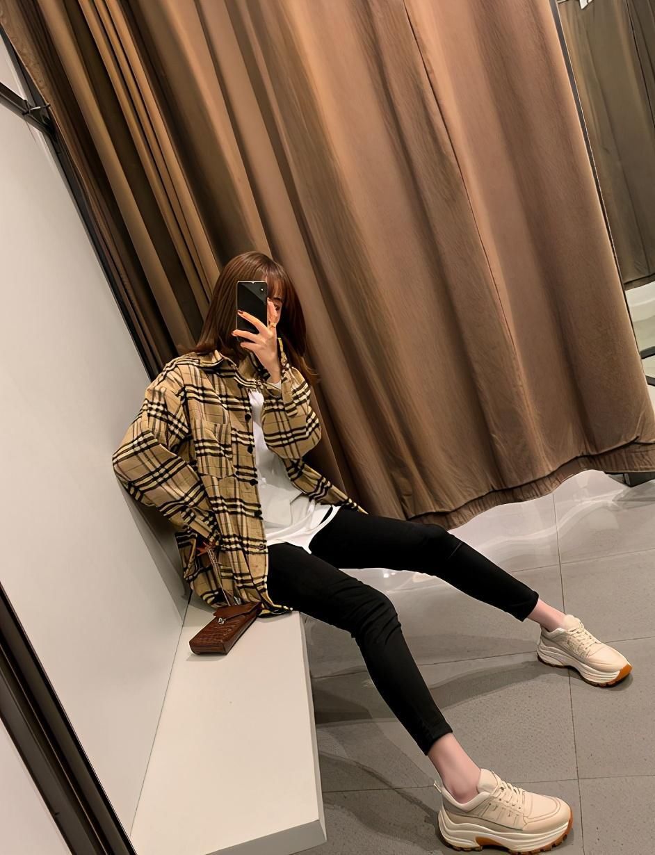 流行|马丁靴已经过时了，入秋后这3双鞋子正流行，舒适时髦又显腿长