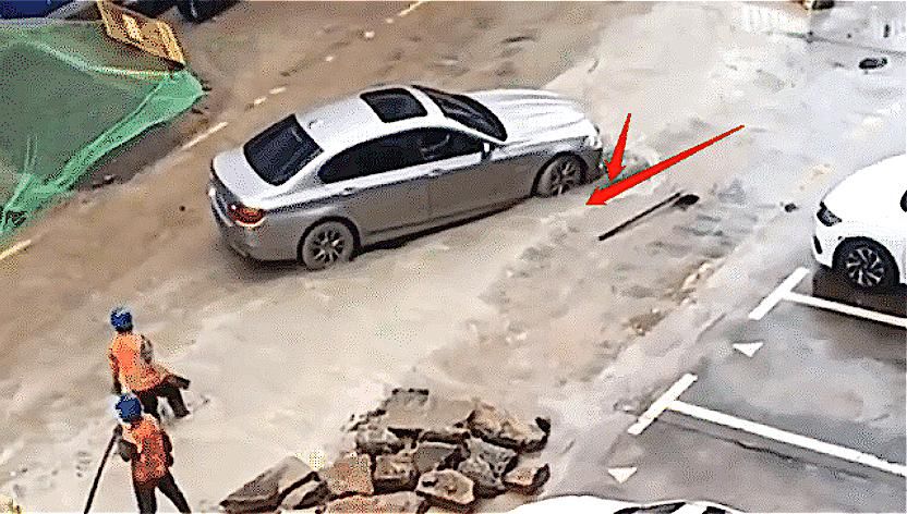  回来|有空车位不停，司机堵住路口，回来车被水泥“封住”