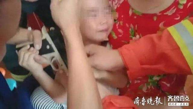  消防员|四岁小男孩被玩具枪“咬”手，消防员一把螺丝刀搞定