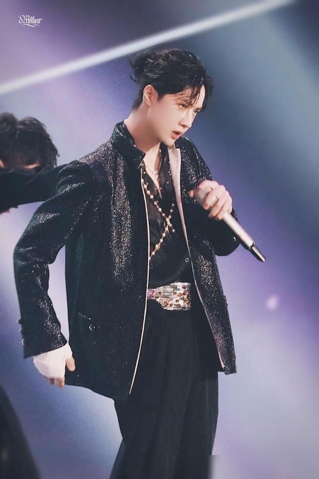  眷顾|王一博被综艺之神眷顾？不争镜头不抢话，却频频制造名场面