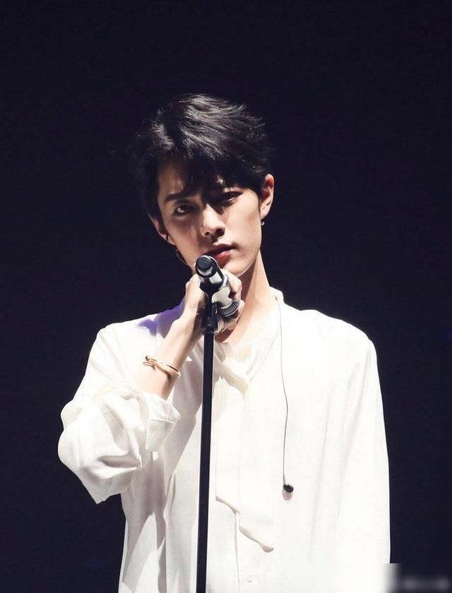  战火|《余生请多指教》和《狼殿下》将播，肖战火热来袭，期待