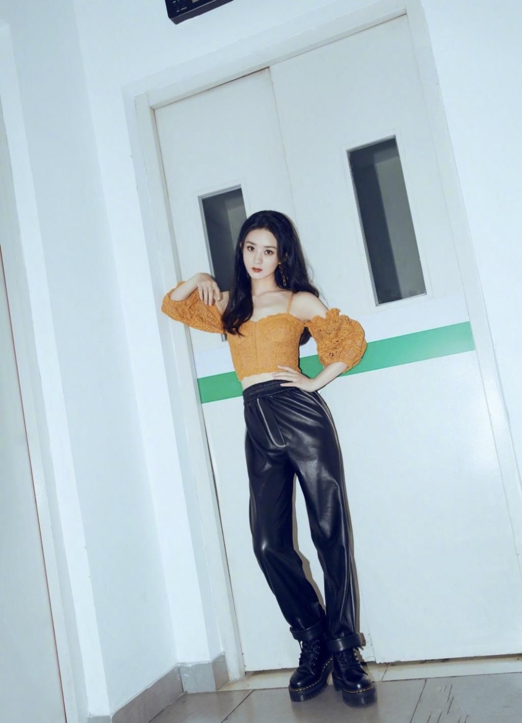  颜值|赵丽颖参加《中餐厅》发布会，生图太抗打，颜值衣品纷纷上线