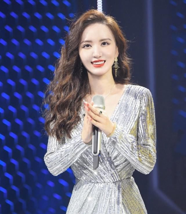  表演|《浪姐》总决赛，两队姐姐实力难分伯仲，张萌吴昕返场引人关注