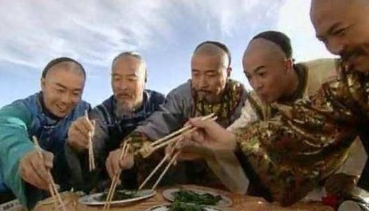  道具|电视剧里的饭菜都是假的吗？最后一部剧为了节省费用，居然这么做