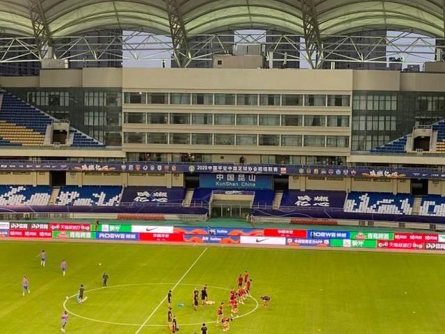  包厢|球迷居然在苏州找到了高性价比“球景房”，480元就像在球场包厢里一样看中超