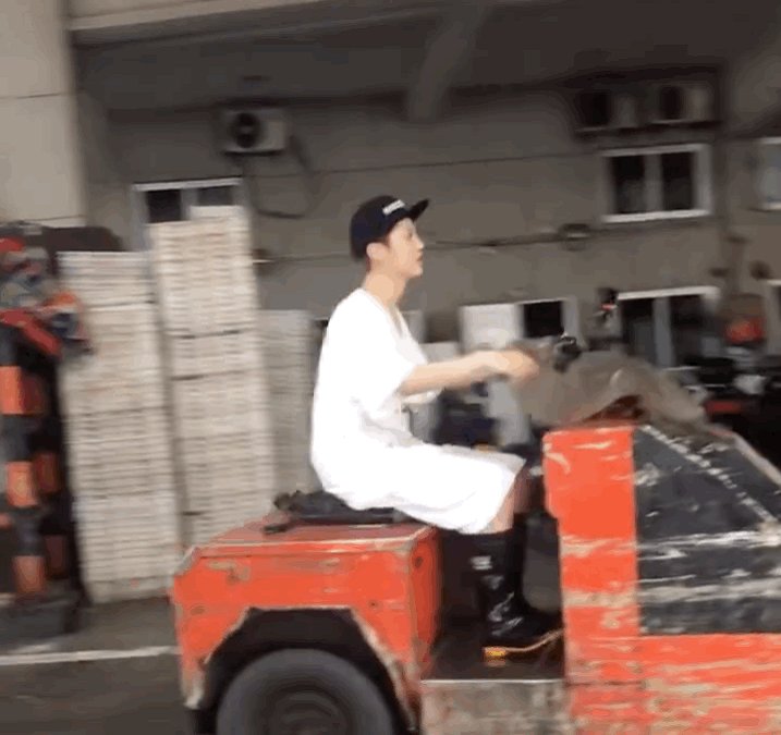  路透图|新节目《哈哈哈哈哈》来袭，路透嘉宾变苦力，邓超发图引人注意