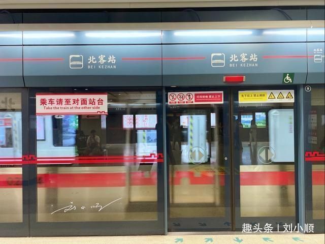 一头雾水|西安有个地铁站名字好奇怪，中国游客搞不清，外国游客更一头雾水