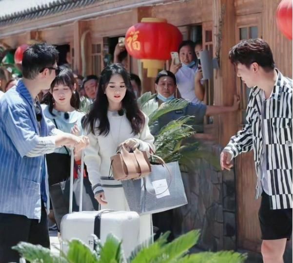  嘉宾|《中餐厅》嘉宾爆料：张亮做饭难吃，明星真人很普通，人均消费1700？