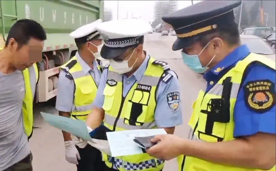 工作|城阳公安交警联合开展超限超载和大气污染整治工作