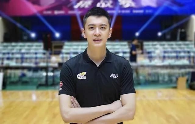  杨鸣|内讧？杨鸣：郭艾伦要改变！郭艾伦：我打得非常非常好，不会改变