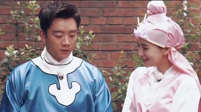  尴尬|Baby在跑男脱鞋，却因女嘉宾一句话尴尬，救场方式堪称教科书！