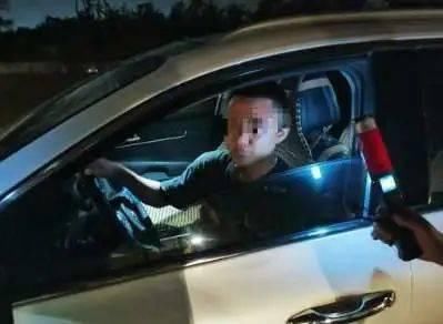  酒精含量|白天拿证，晚上酒驾被查 小伙还没转正就得“回炉”