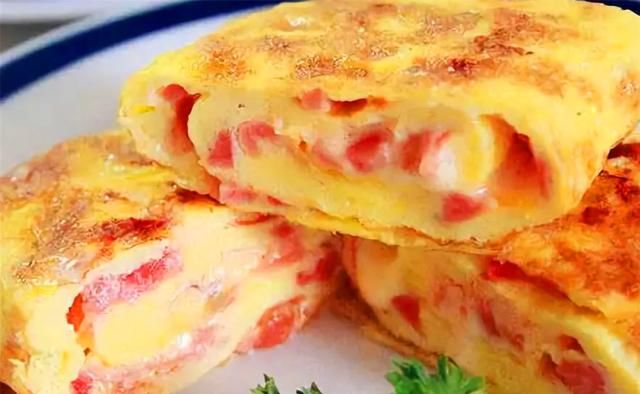  美食|两个西红柿三个鸡蛋，加入半碗面粉做成饼，一家老少吃不够！