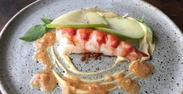 体验|亲临体验全澳最著名法国餐厅,品17道菜,赏55层美景,就餐3小时