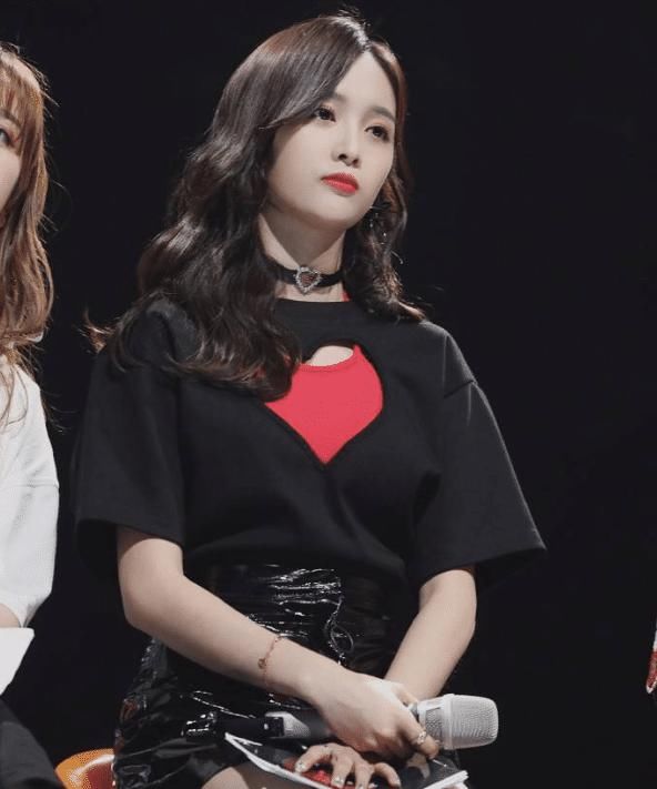  舞台|有种裤子叫吴宣仪的“夹肉裤”，拉链还不拉，疼着也要笑到底！