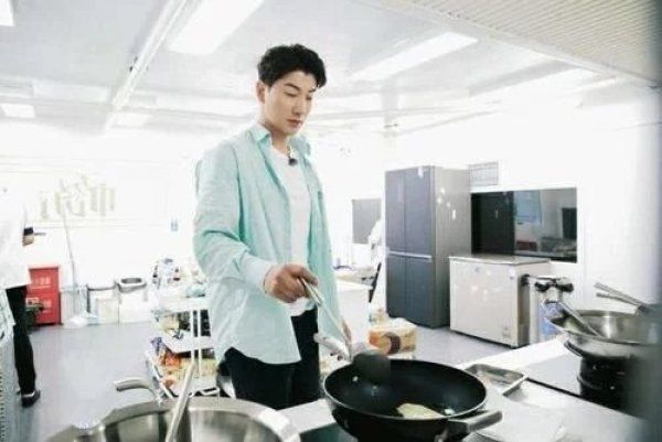  回来|网友去《中餐厅》吃饭，怕没镜头不敢说实话，回来说菜贵又少