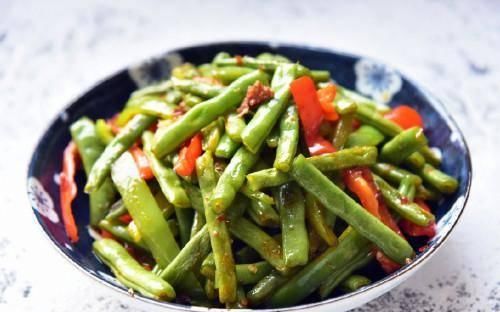 1勺牛肉酱|这菜百吃不厌,多加了1勺酱,味道大大提升,又香又好吃,很下饭