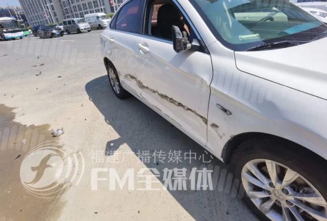  砰砰|砰砰砰砰！福州市区一宝马连撞3车！“它飞一样的过来了”
