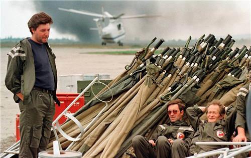 车臣|史上最公平的一场战争,仗打到一半子弹没了,长官:去敌军那买!