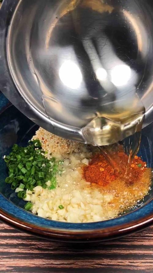 好吃|比小摊买的好吃百倍的酸辣粉,5分钟就搞定,连汤汁都不剩!