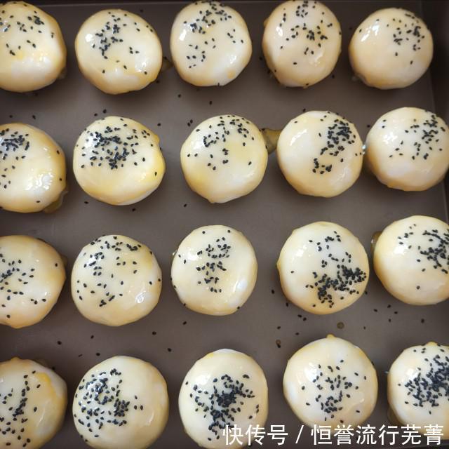 蛋黄|蛋黄酥,自己做的吃着更健康