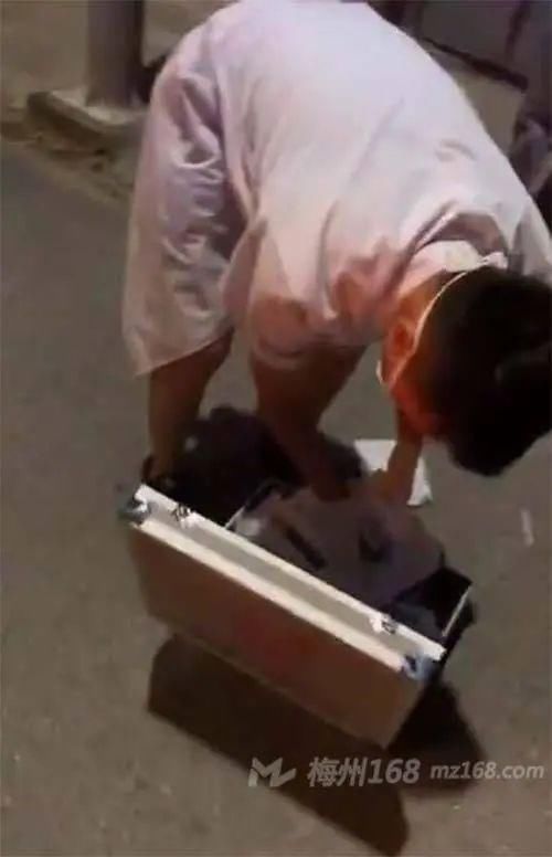  妇女|五华华城高速出口附近一妇女被大货车撞到！流了不少血…