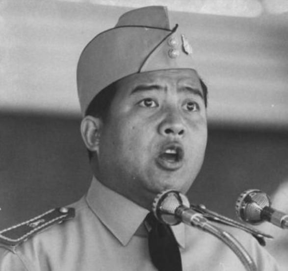 纳入|西哈努克国王情史不输泰王玛哈，谈过19次恋爱，6位纳入了后宫