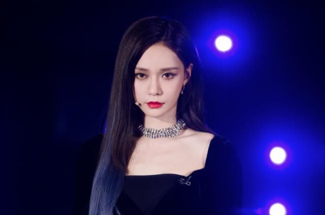  签约|沈梦辰疑似签约杜华，晒与对方聊天记录，直言“想跑都跑不了”