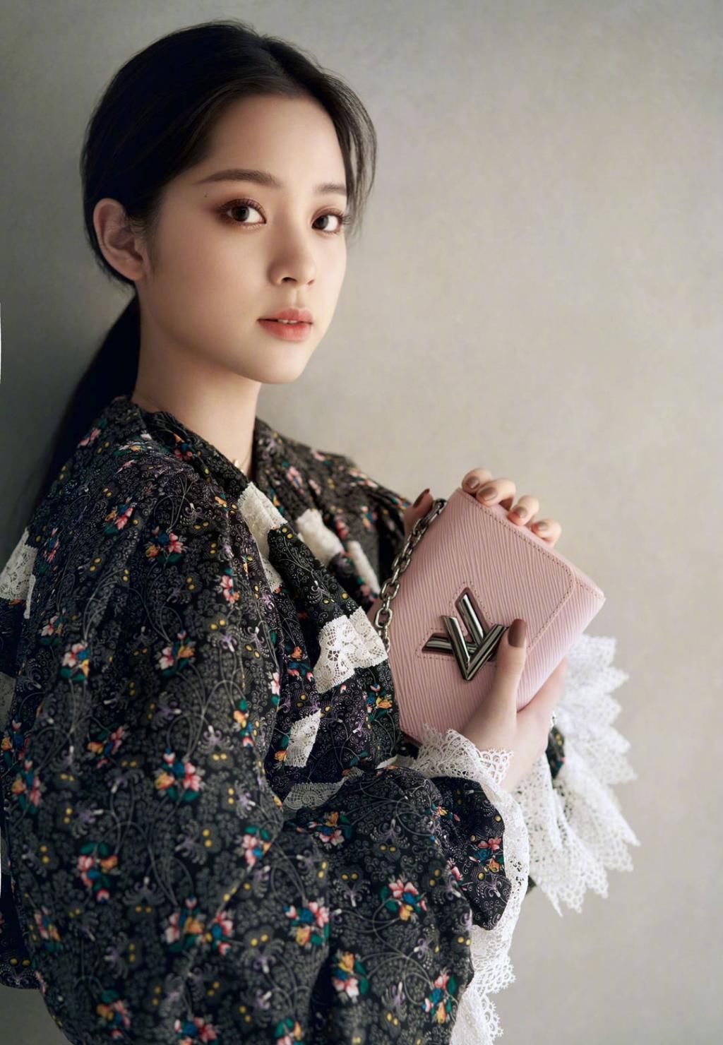  综艺|欧阳娜娜为节目中叫停录制道歉，用繁体字引不满，被指责毫无诚意