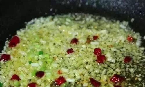  土豆丝|凉拌土豆丝要脆有“秘方”，试试这个做法，酸辣清脆，丝丝入味