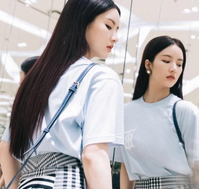 张艺凡|硬糖少女小分队同框希林个头矮,张艺凡不顾形象配合,刘些宁厉害