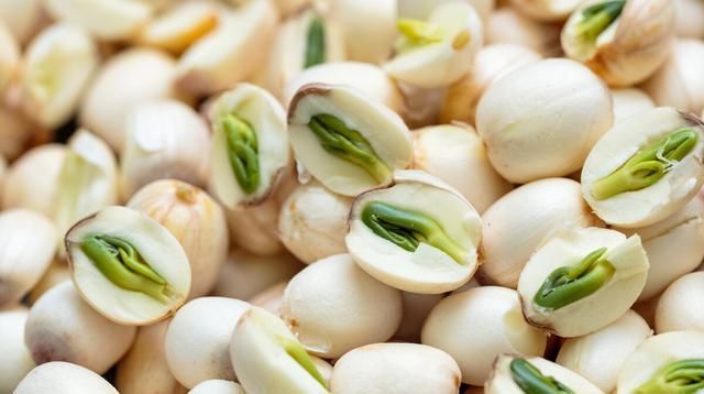  莲心|莲心太苦直接丢？泡水还能这样用