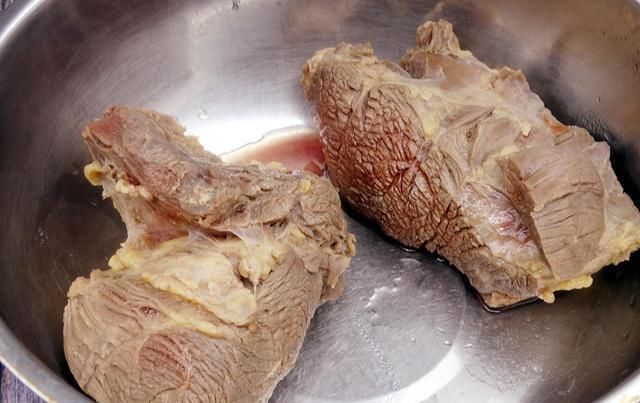  牛腱子肉|凉拌牛肉怎么做最简单？肉质劲道不塞牙