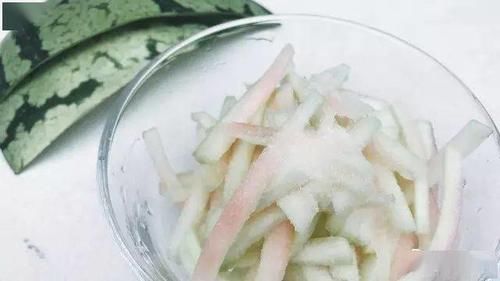  西瓜皮|西瓜皮才不Low！6种吃法吃出风格吃出水平，今年夏天不许再乱扔