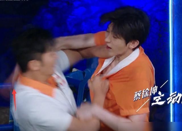  名牌|单薄蔡徐坤PK李晨撕名牌，KO只需3秒钟！