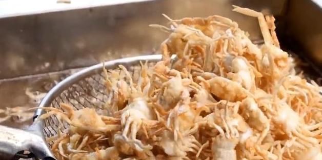 好吃|大妈卖这种“小吃”,15元一斤常断货,日卖三百斤,月赚上万元