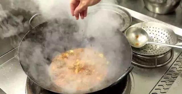  煸炒|教你煸炒鸡正宗做法，只需简单几步，比饭店做的都好吃