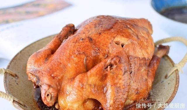  简单|三伏天这么吃鸡最简单，不用开火就做好，软烂入味，一只不够吃